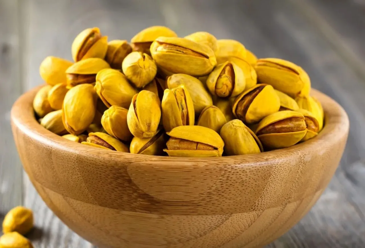 قیمت و خرید پسته زعفرانی اکبری + فروش ارزان
